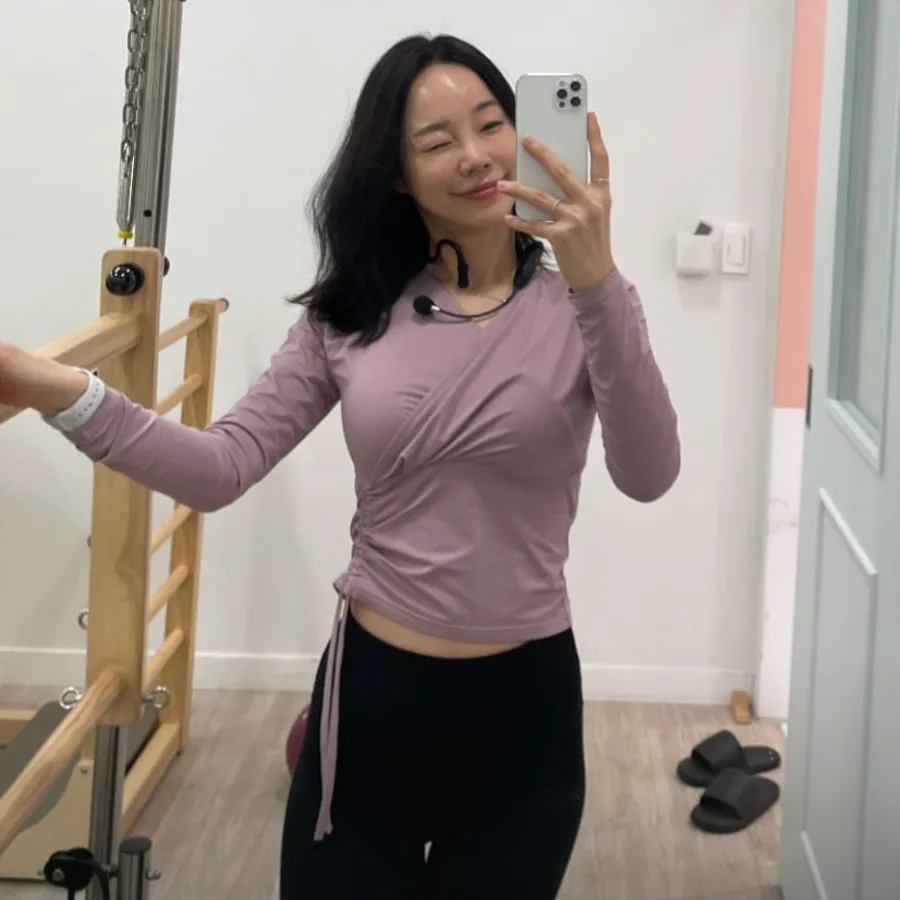 보니따 필라테스 센터에서 수업 준비 중인 이명희 원장